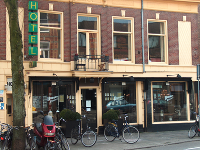 819934 Gezicht op de pui van het pand Biltstraat 29 - 31 (Hotel De Baronie en Humphrey's Restaurant) te Utrecht.N.B. ...